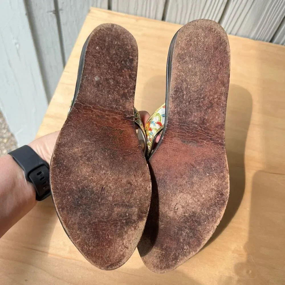 Vintage Indian Leather Sandals – Hand-Painted Gold Enamel – Size 7